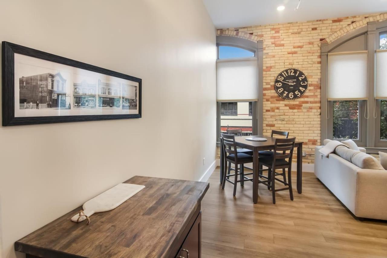 Golden Lofts Unit 4 Downtown Traverse 2bd 2ba Holiday home *