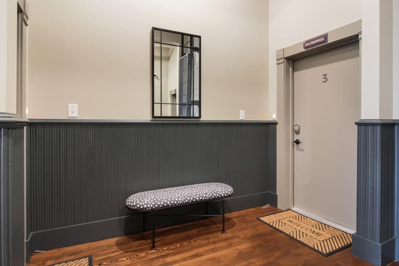 Golden Lofts Unit 3 Downtown Traverse 2bd 2ba Holiday home