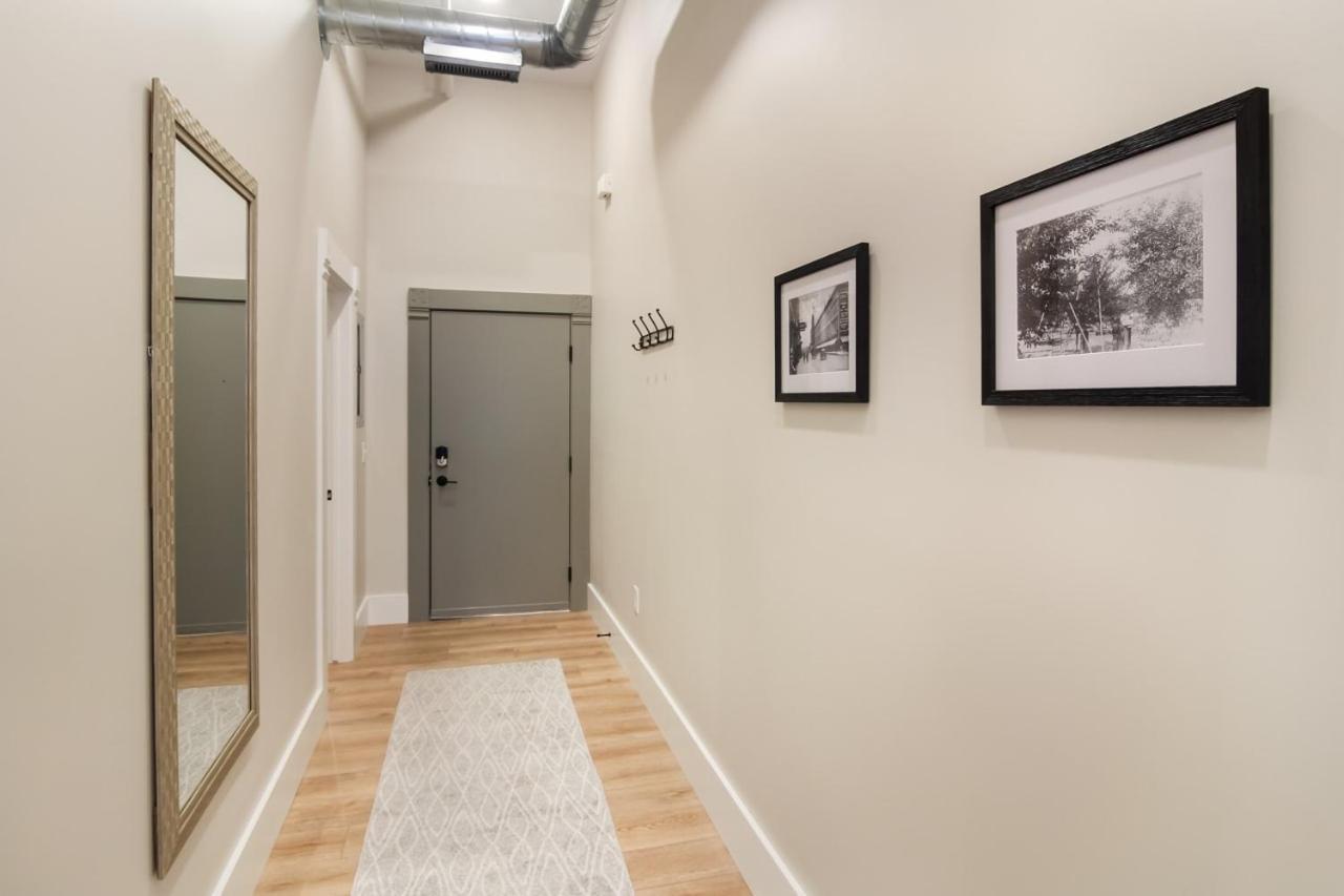 Golden Lofts Unit 4 Downtown Traverse 2bd 2ba Holiday home