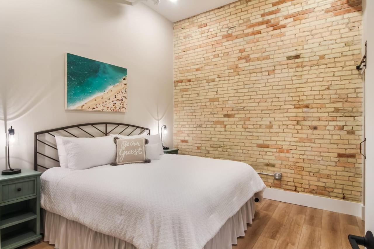 Golden Lofts Unit 4 Downtown Traverse 2bd 2ba *