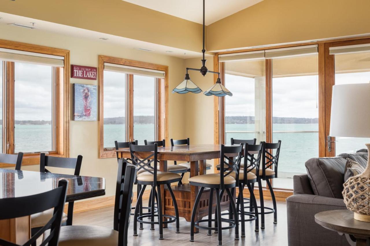 Sugar 3004 Luxury Beachfront Holiday home Traverse City