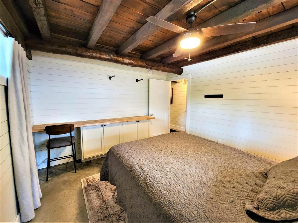 Chalet Beachside-hottub-fireplace-authentically Northern Traverse City