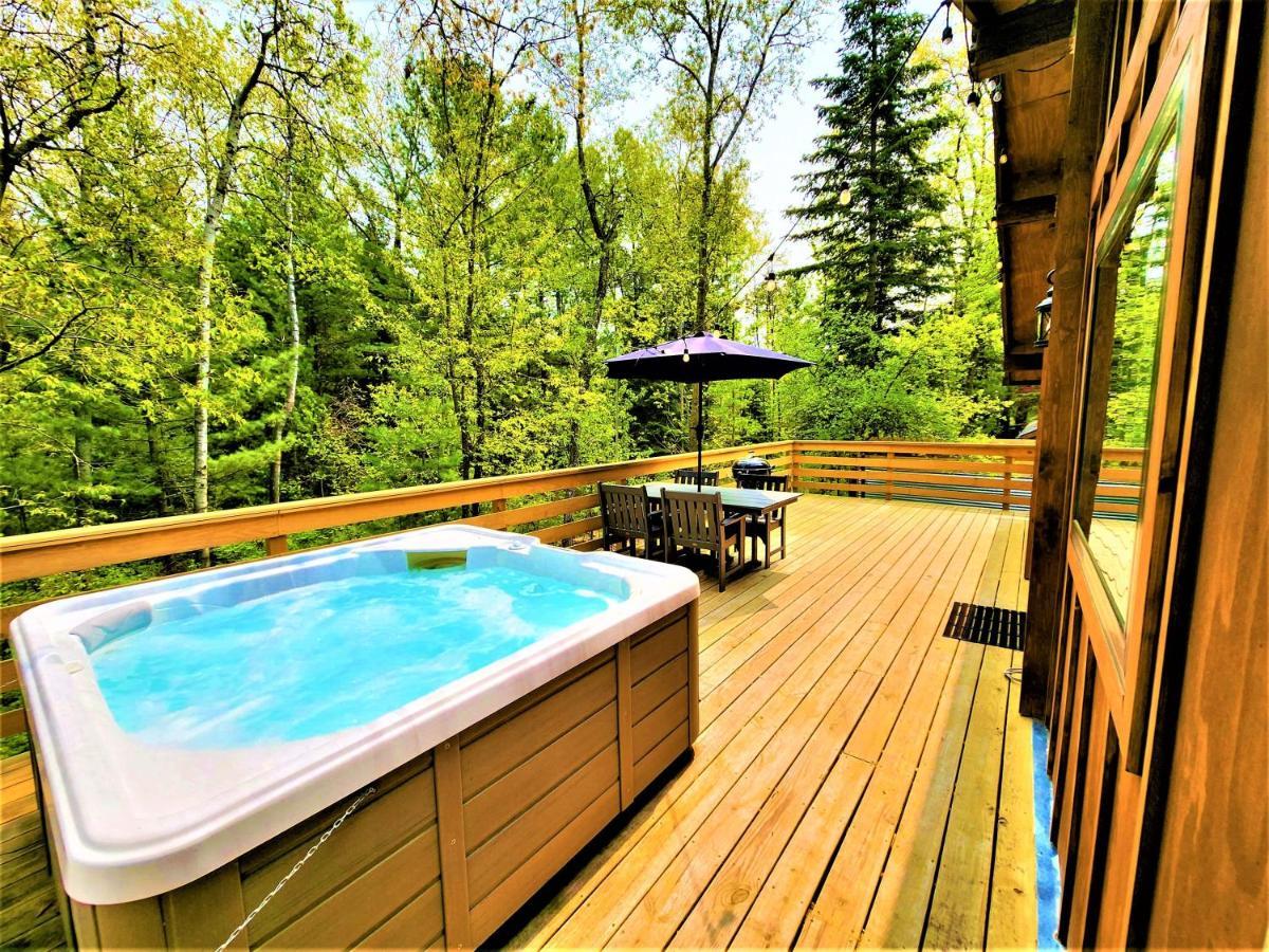 Beachside-hottub-fireplace-authentically Northern Chalet