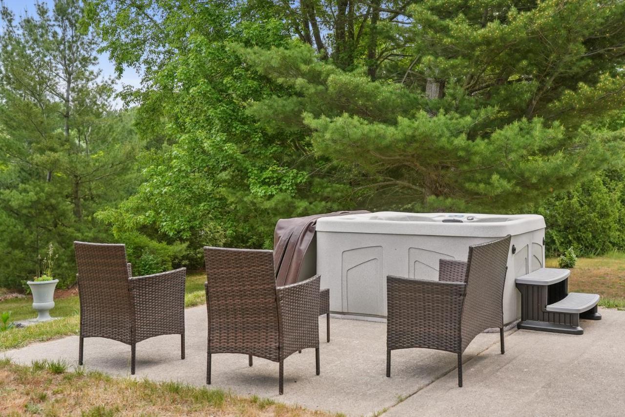 Long Retreat- Hot Tub, Pool Table, Firepit Holiday home *