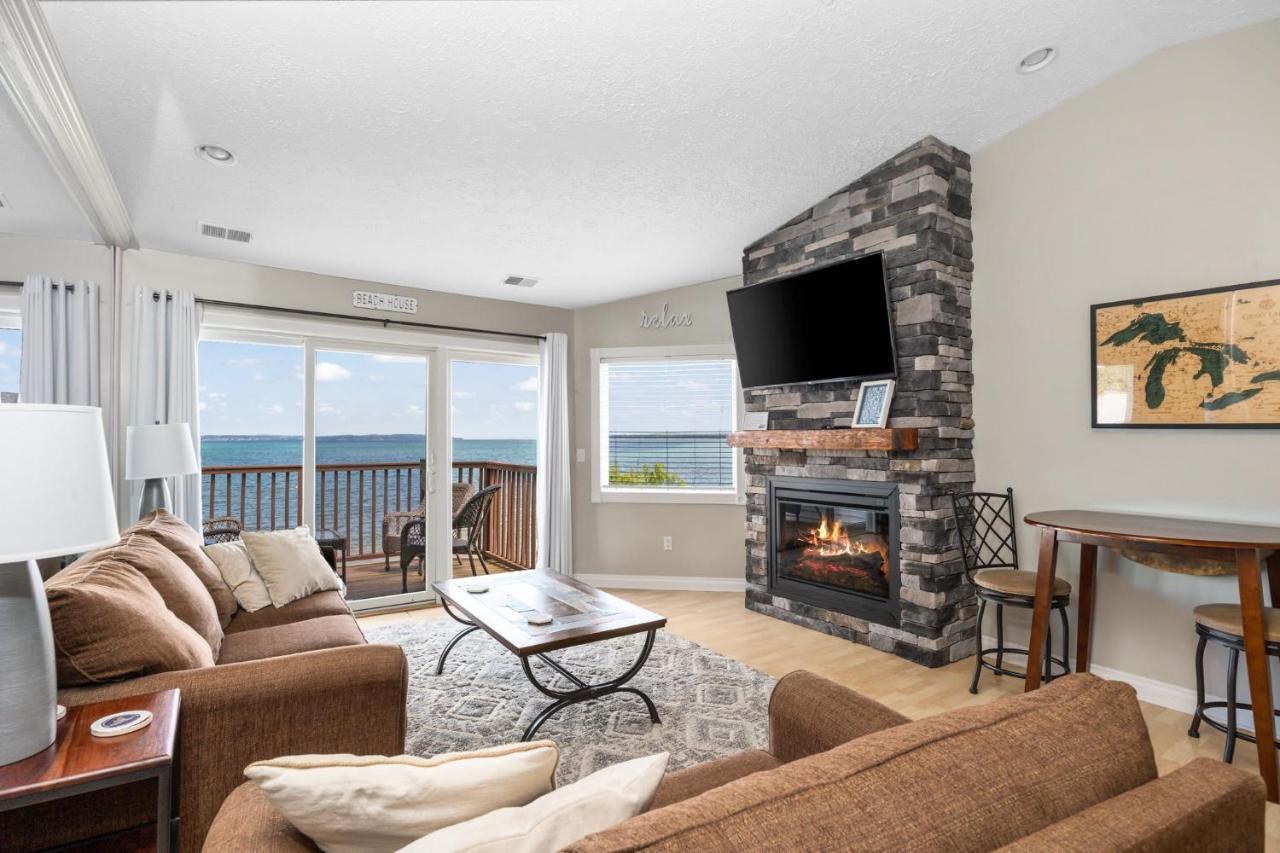 Beachside 329 Waterfront Apartment