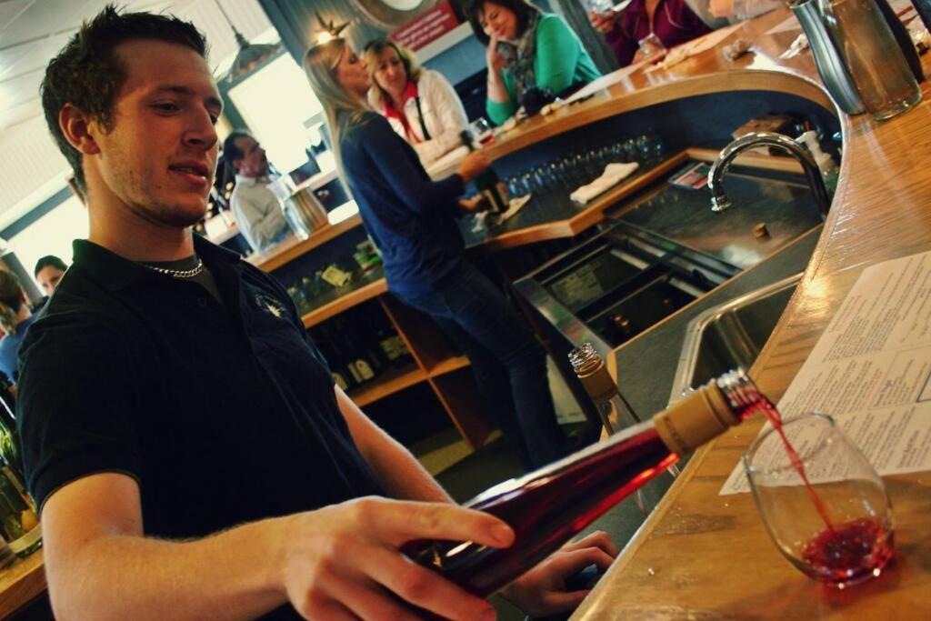 Fun & Trendy Close To Downtown And The * Traverse City