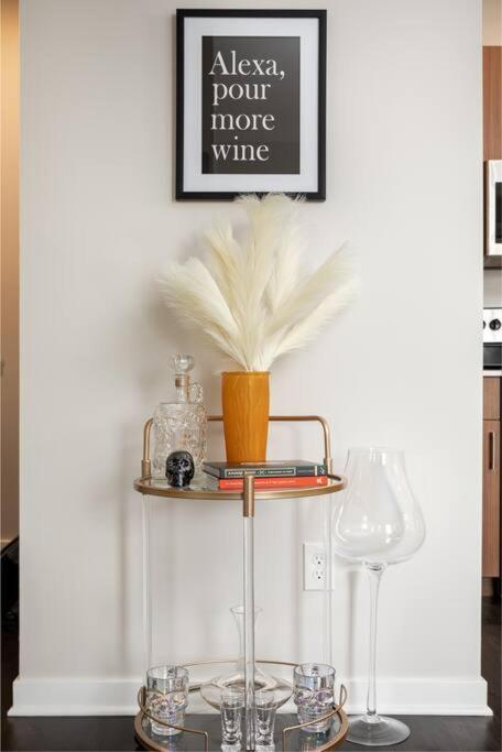 Apartment Fun & Trendy Close To Downtown And The *