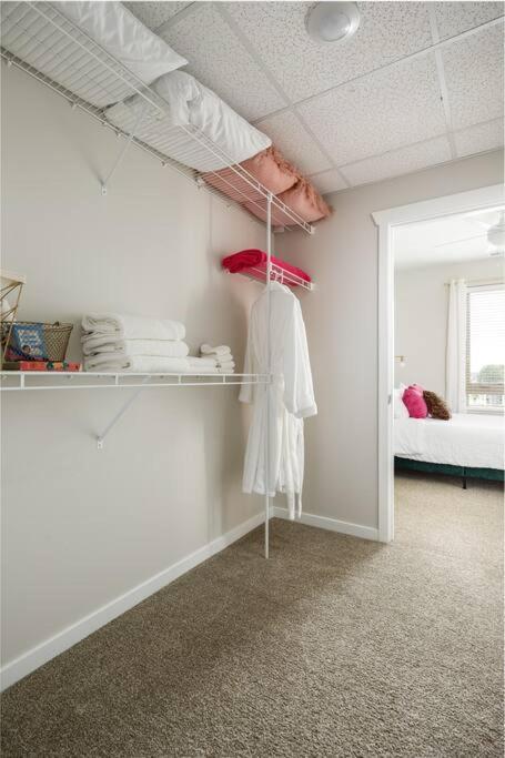 Apartment Fun & Trendy Close To Downtown And The *