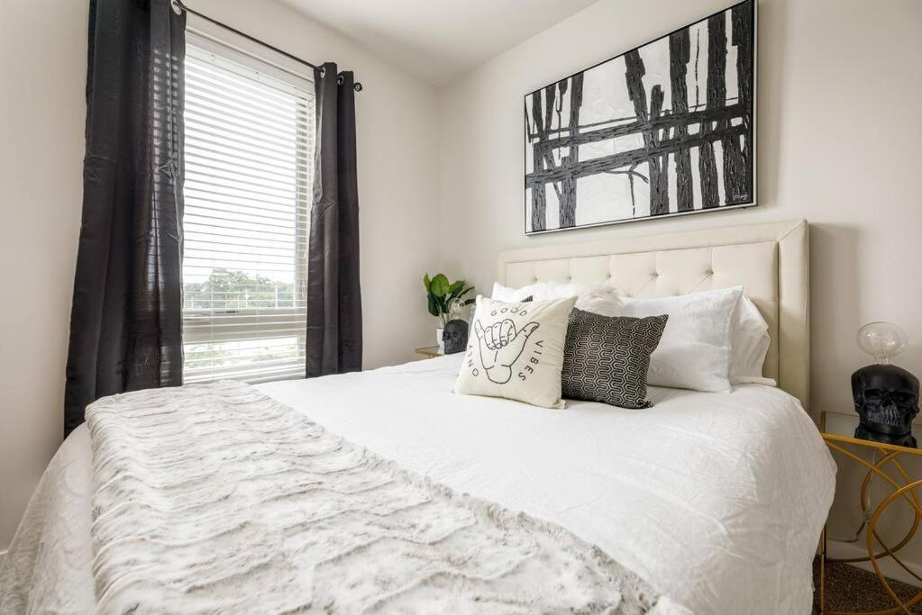 Fun & Trendy Close To Downtown And The Apartment