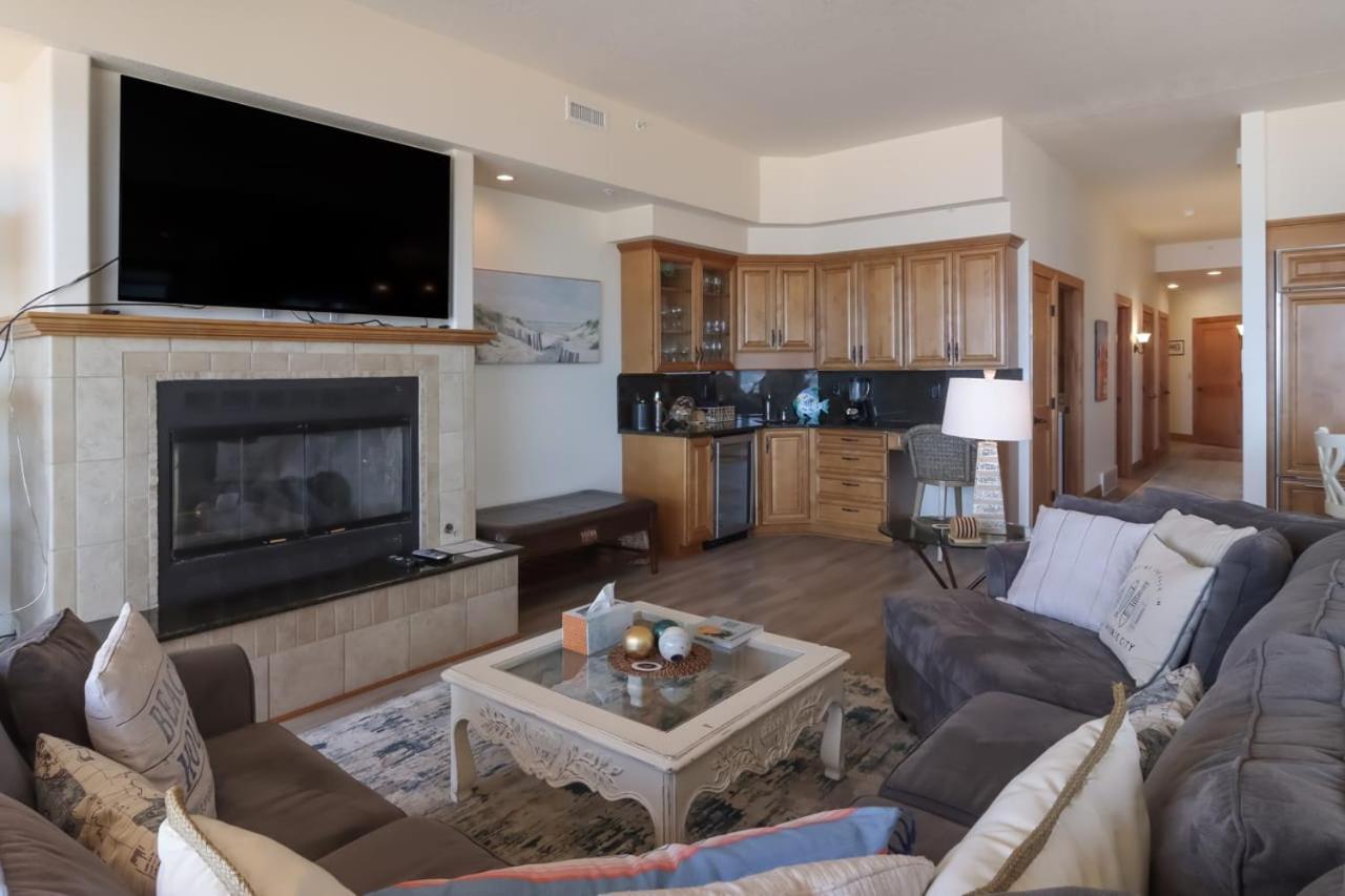 Sugar 1012 Luxury Waterfront Holiday home *