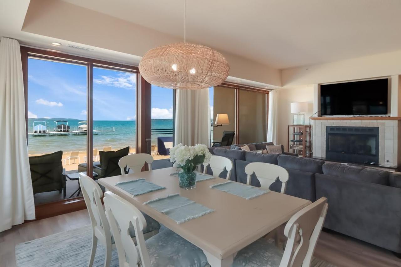 Sugar 1012 Luxury Waterfront Holiday home