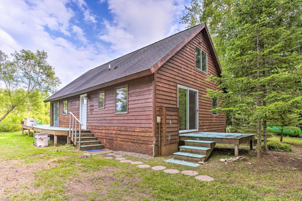 Secluded Bass Cabin, 9 Mi To Traverse City! Holiday home