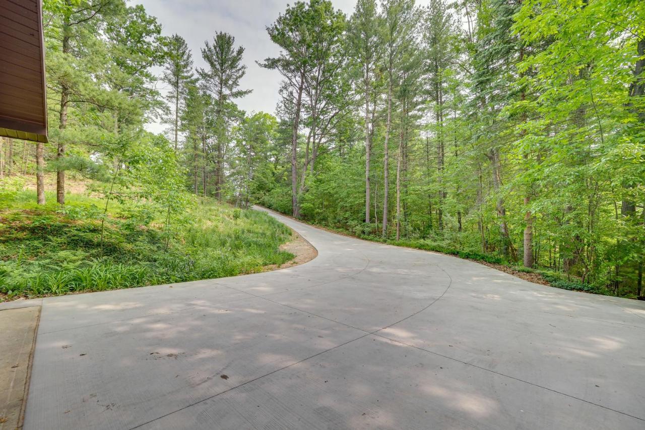 Traverse Retreat With Deck And Access * Traverse City