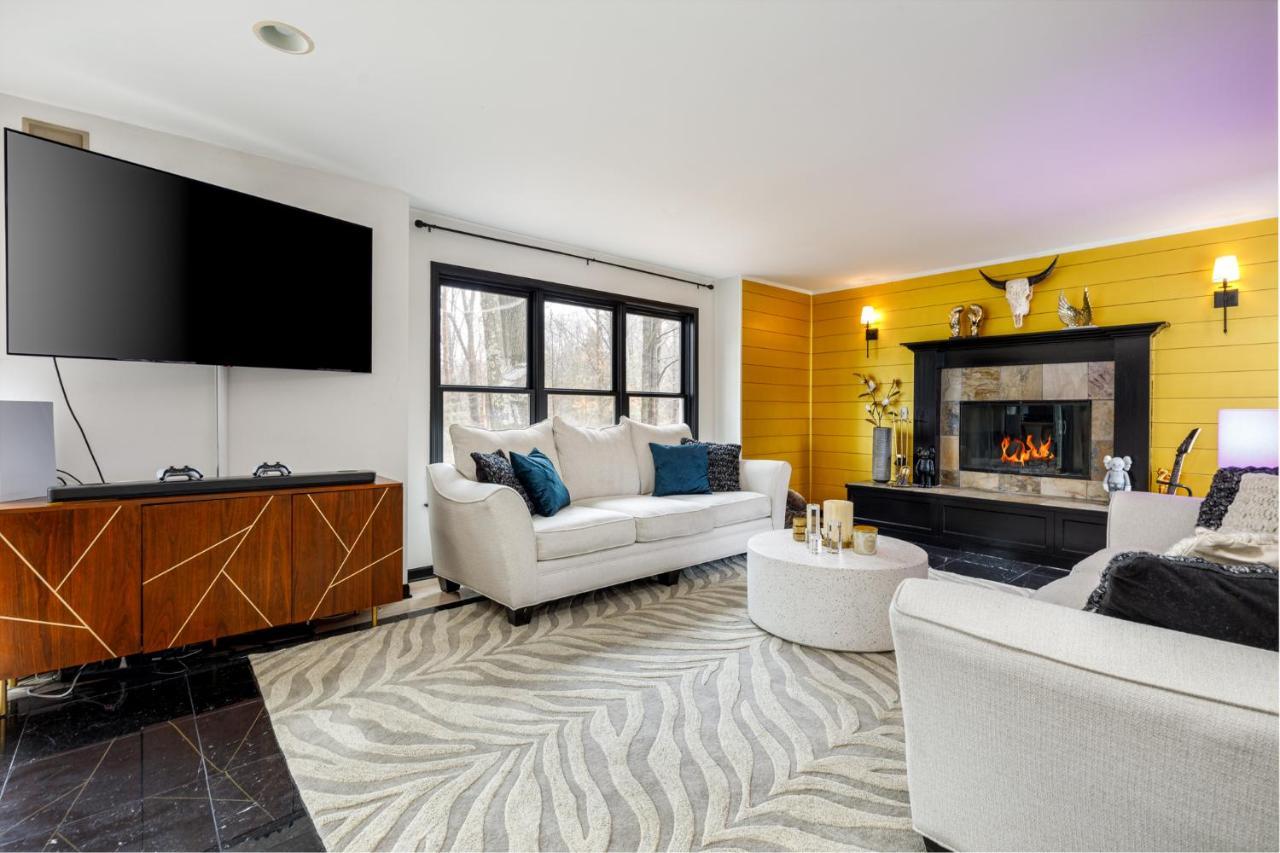Peaceful Luxury Unique 3 Bdr With Cinema Gym And Holiday home Traverse City