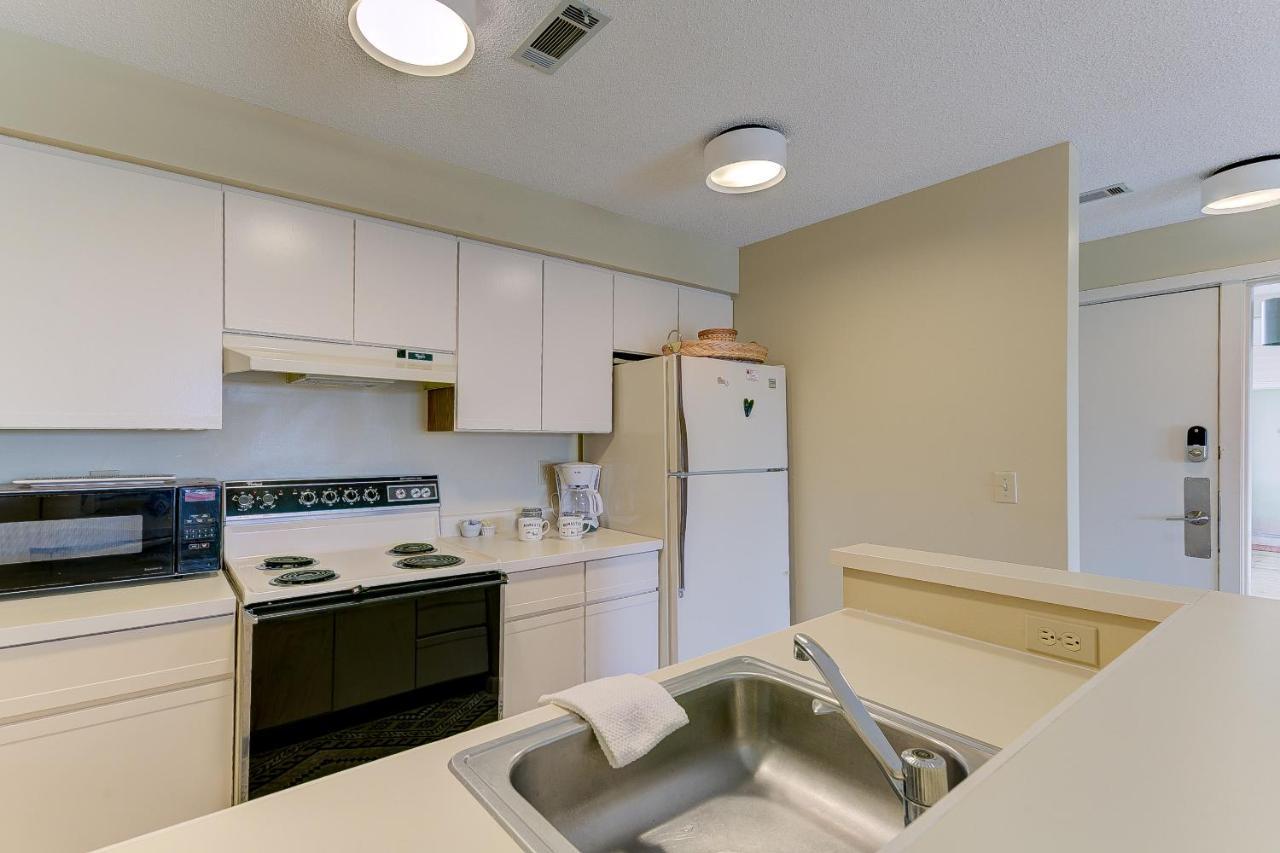 Beautiful Comfy 2 Bedroom Stunning Golf Course Views 5166