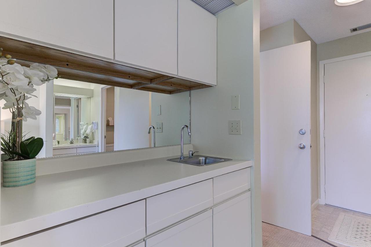 Beautiful Comfy 2 Bedroom Stunning Golf Course Views 5166