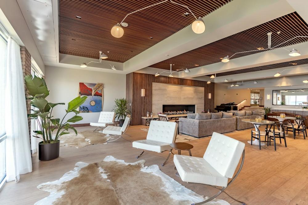 Hotel West Bay Beach, A