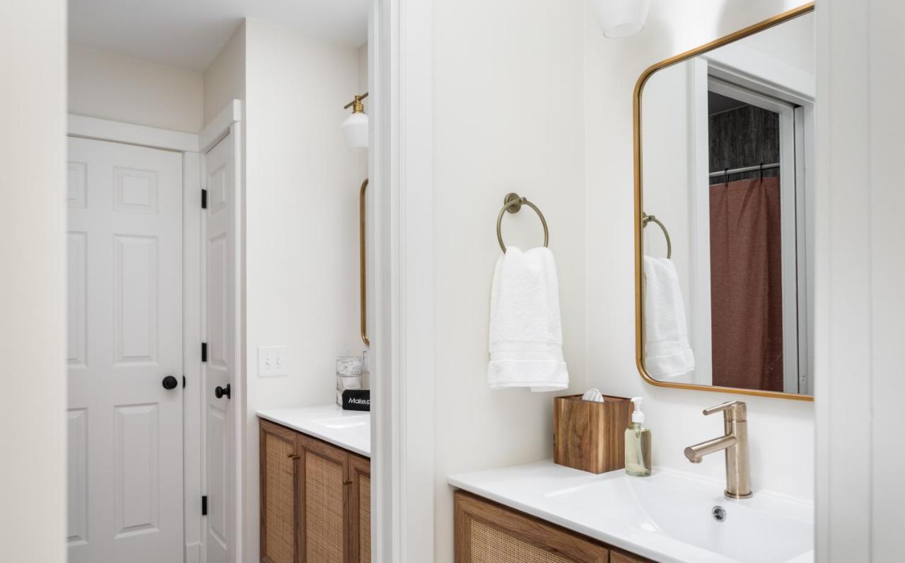 M22 Cedar House - Lakefront In Wine Country With Playroom Holiday home Traverse City