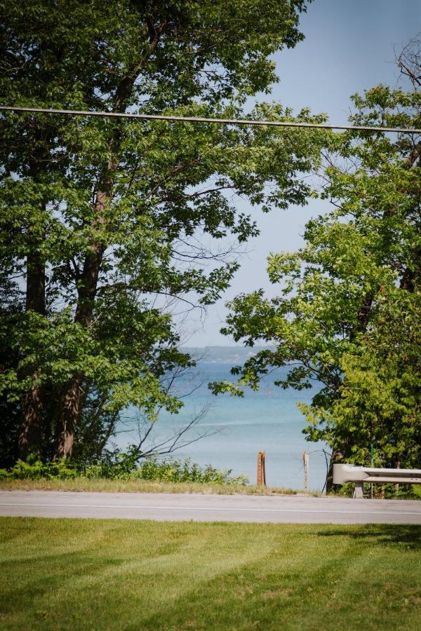 M22 Cedar House - Lakefront In Wine Country With Playroom Holiday home *