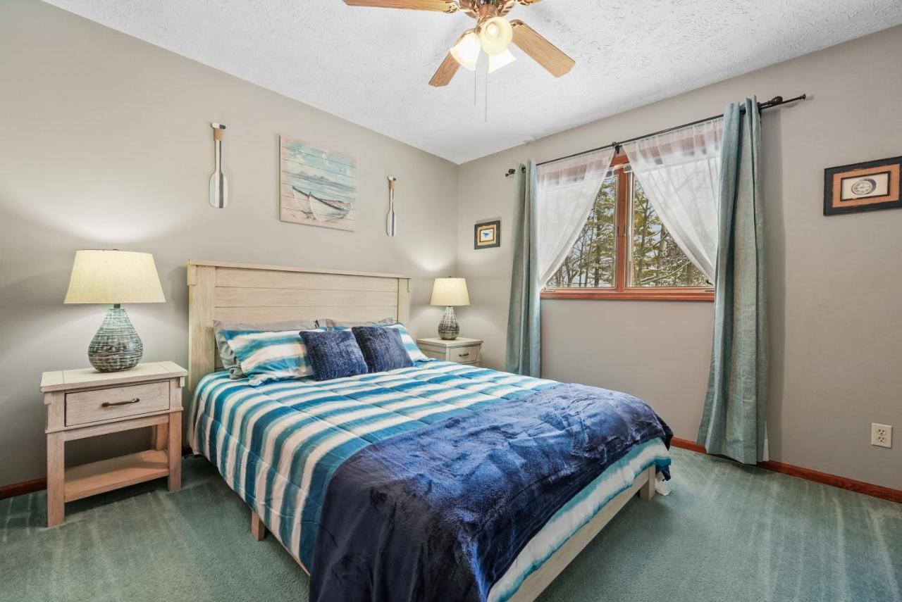 Bass Retreat- Lakeview W 5 Bedrooms, Hot Tub, Game Room, Pets * Traverse City