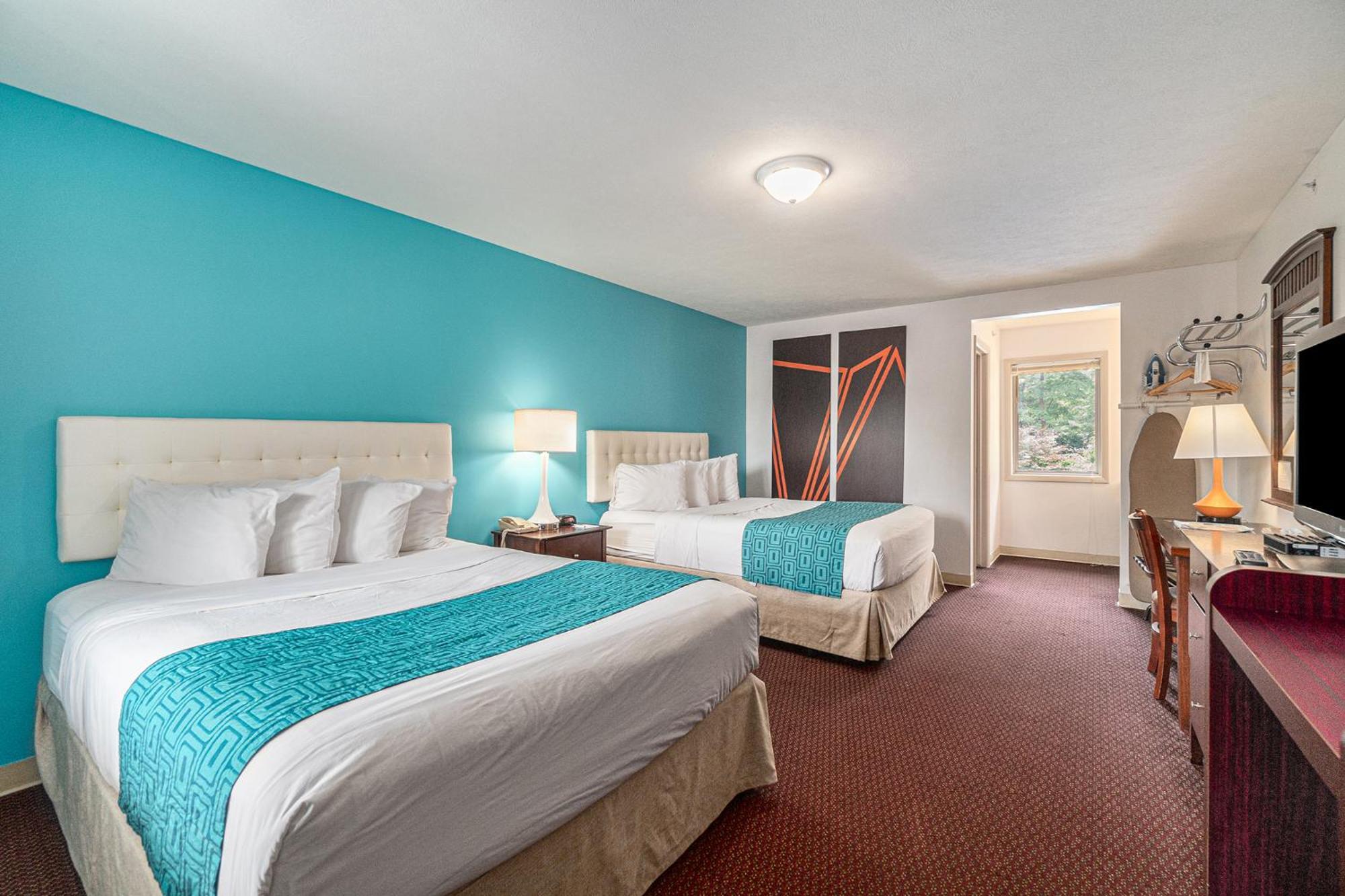 Howard Johnson By Wyndham Traverse Hotel