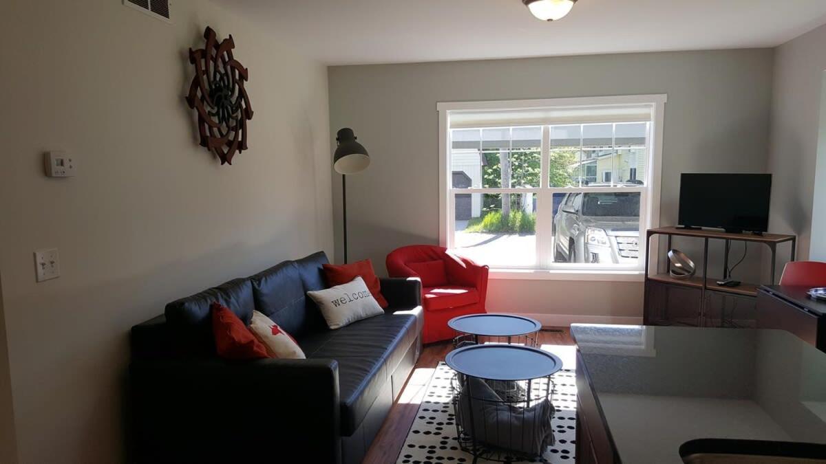 Modern And Pristine -by The Gt Commons Holiday home *