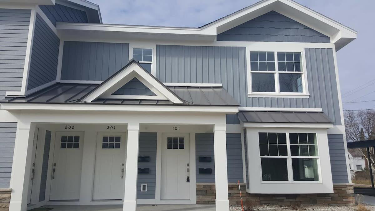 Modern And Pristine -by The Gt Commons Holiday home *