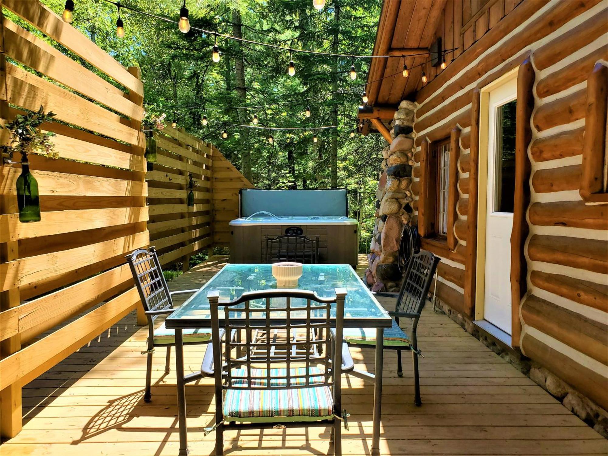 Chalet Steps To Beach-hot Tub-fireplace-northern Original