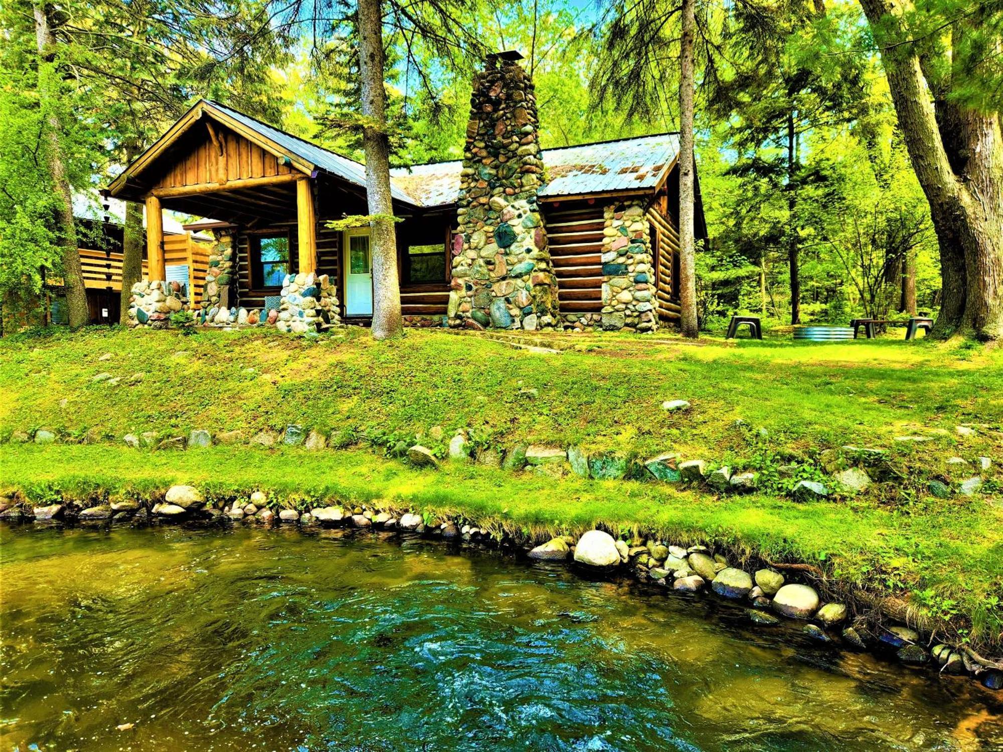 Chalet Steps To Beach-hot Tub-fireplace-northern Original *
