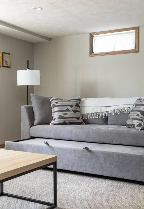 Upscale Urban Oasis: Spacious & Chic With Hot Tub! Holiday home Traverse City