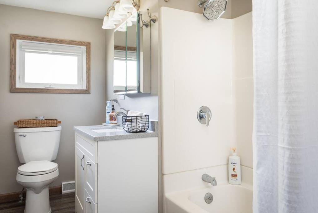 Holiday home Upscale Urban Oasis: Spacious & Chic With Hot Tub!