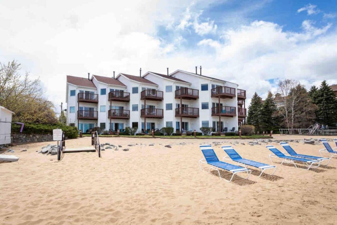 Stunning Waterfront, Updated Tc With Pool * Traverse City