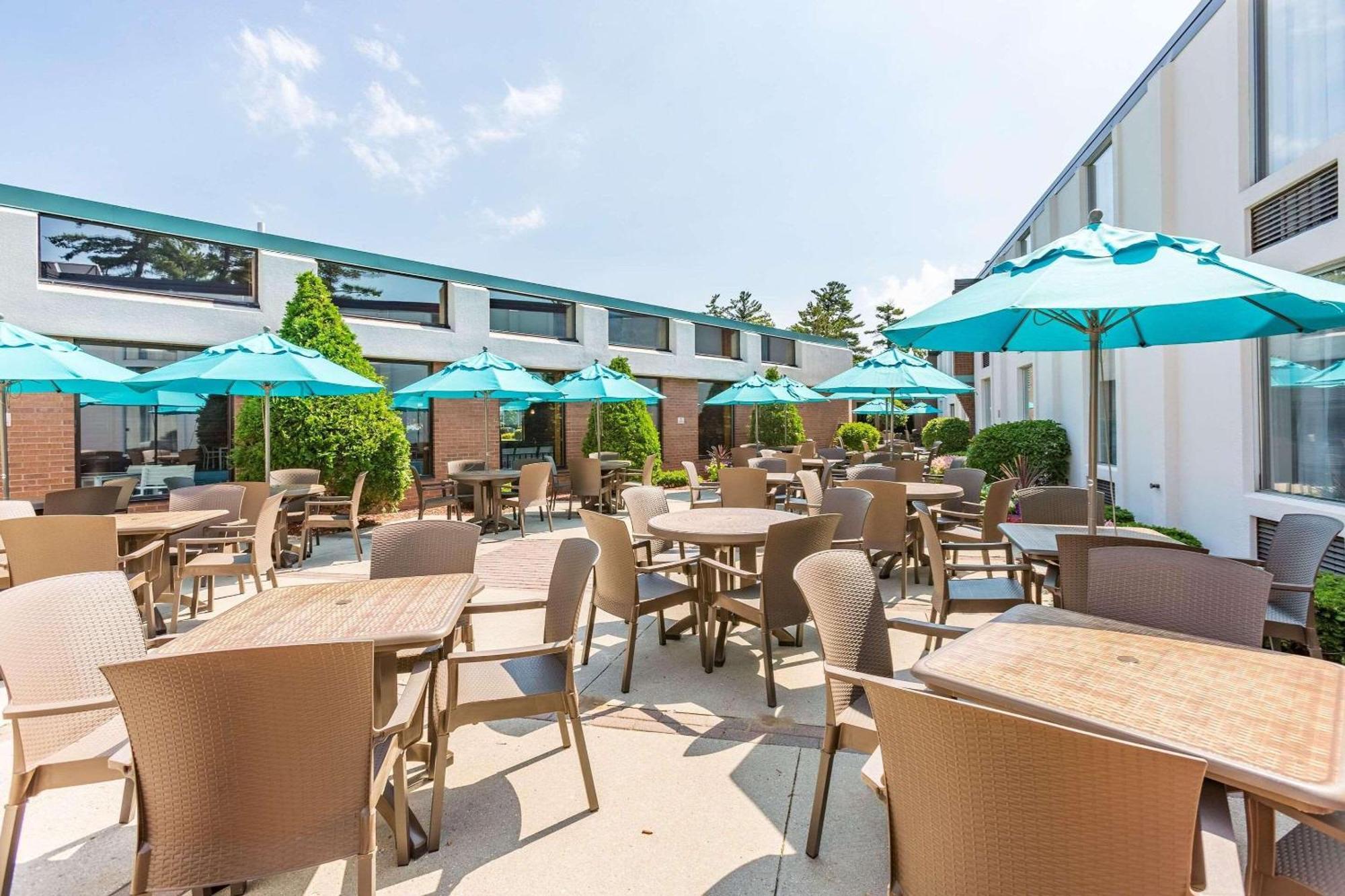 Country & By Radisson, Traverse City, Mi 3*