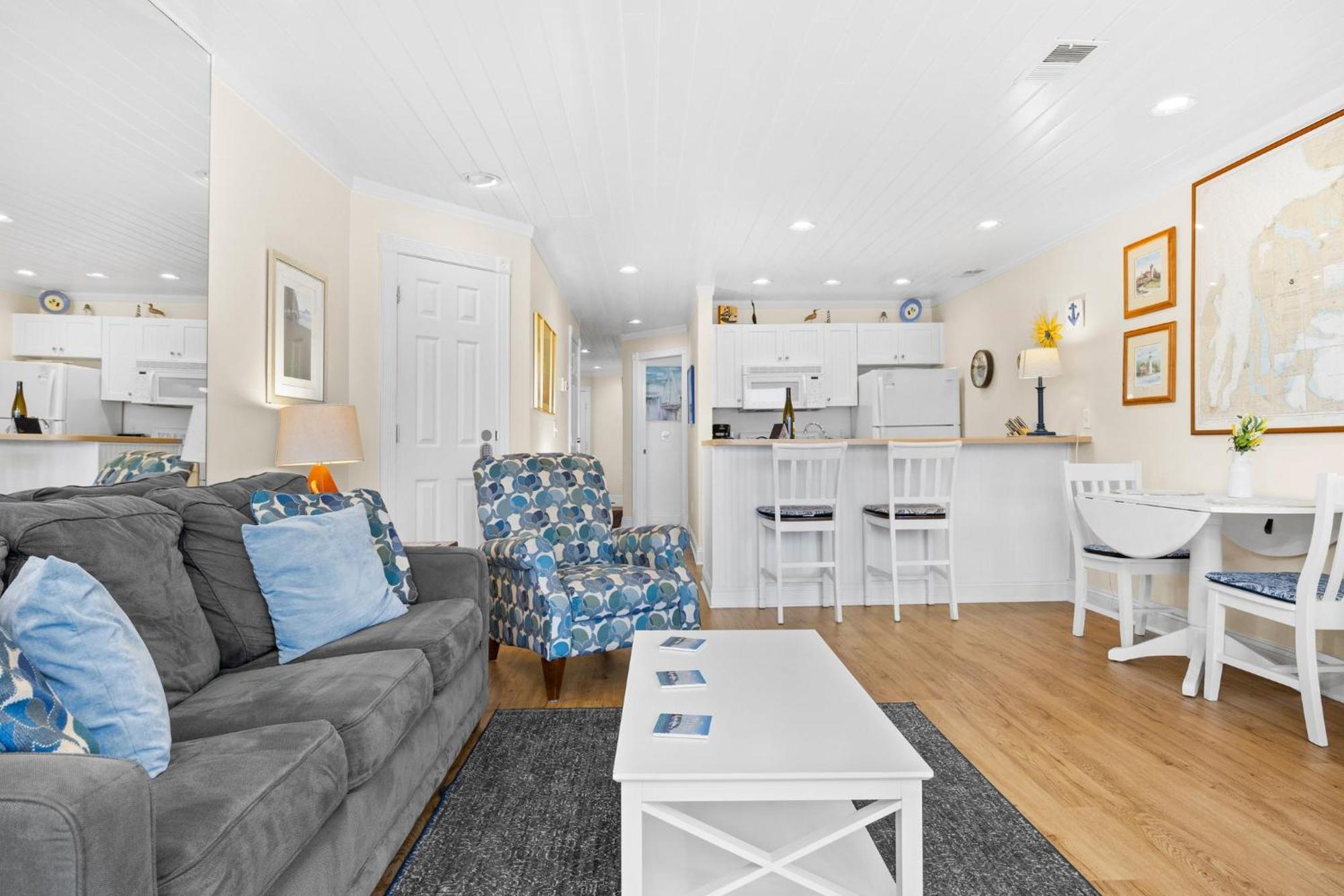 Beachside 102 With Direct Access To The And Pool And Hot Tub *