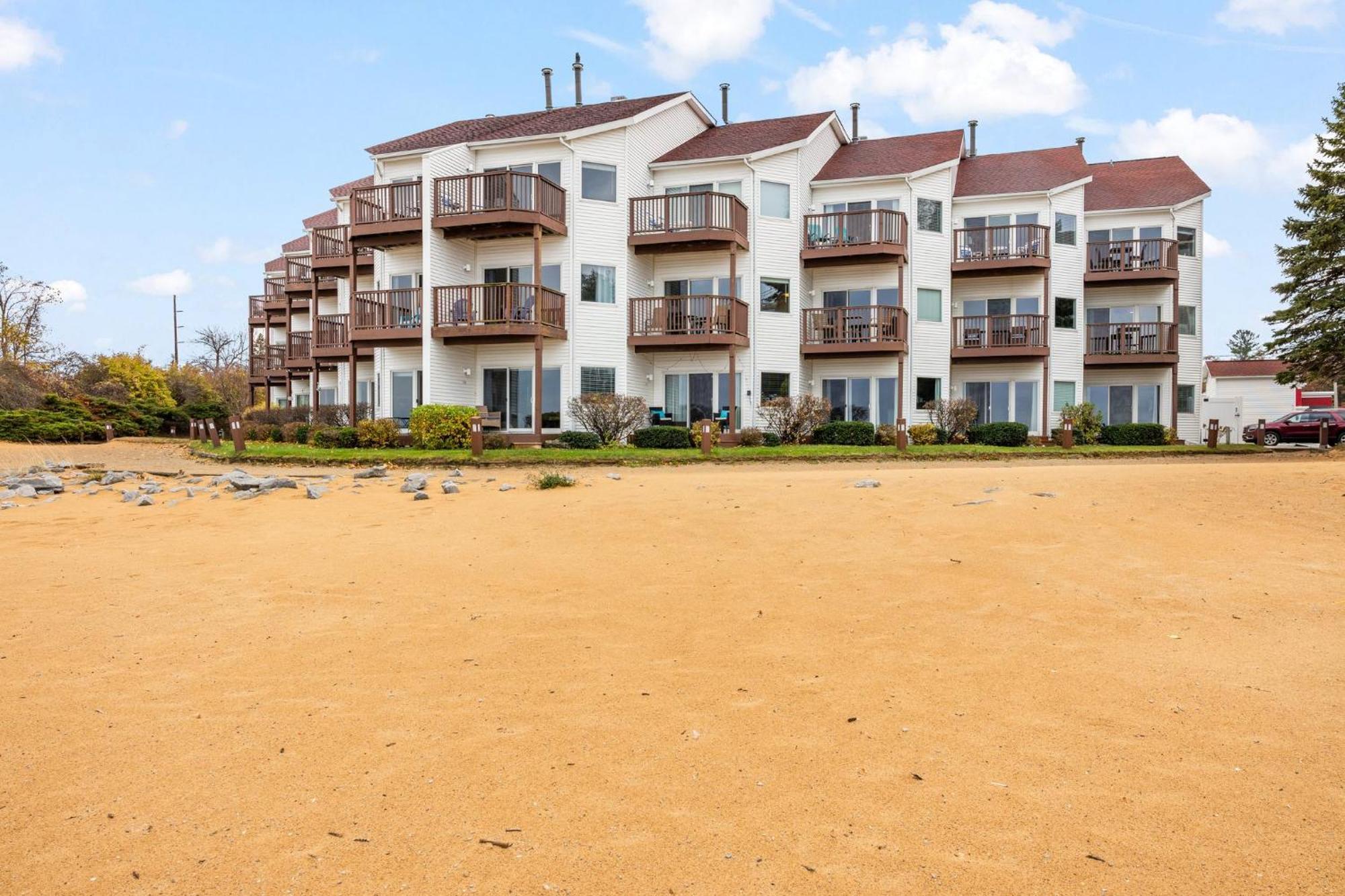 Beachside 102 With Direct Access To The And Pool And Hot Tub *