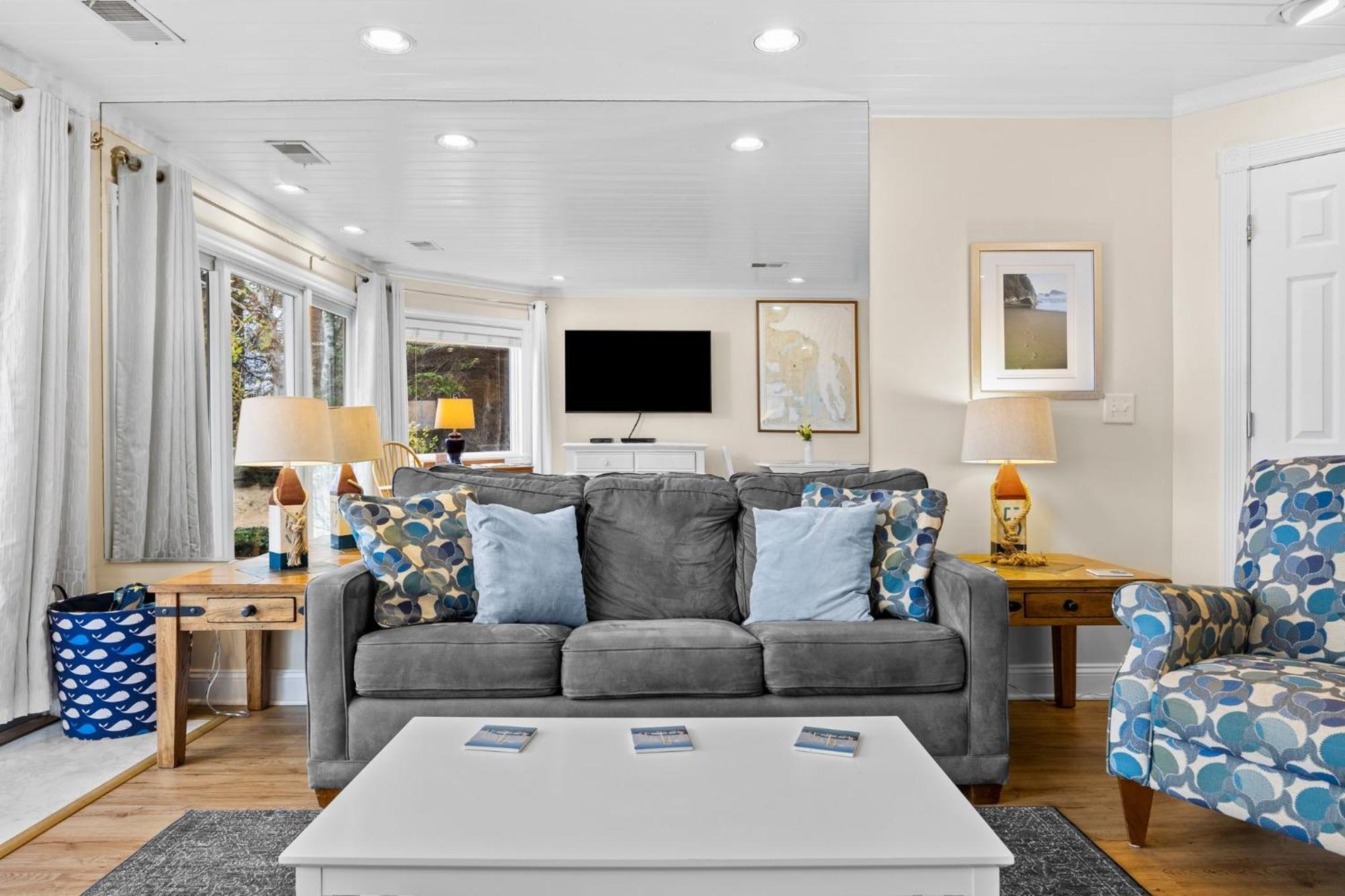 Beachside 102 With Direct Access To The And Pool And Hot Tub