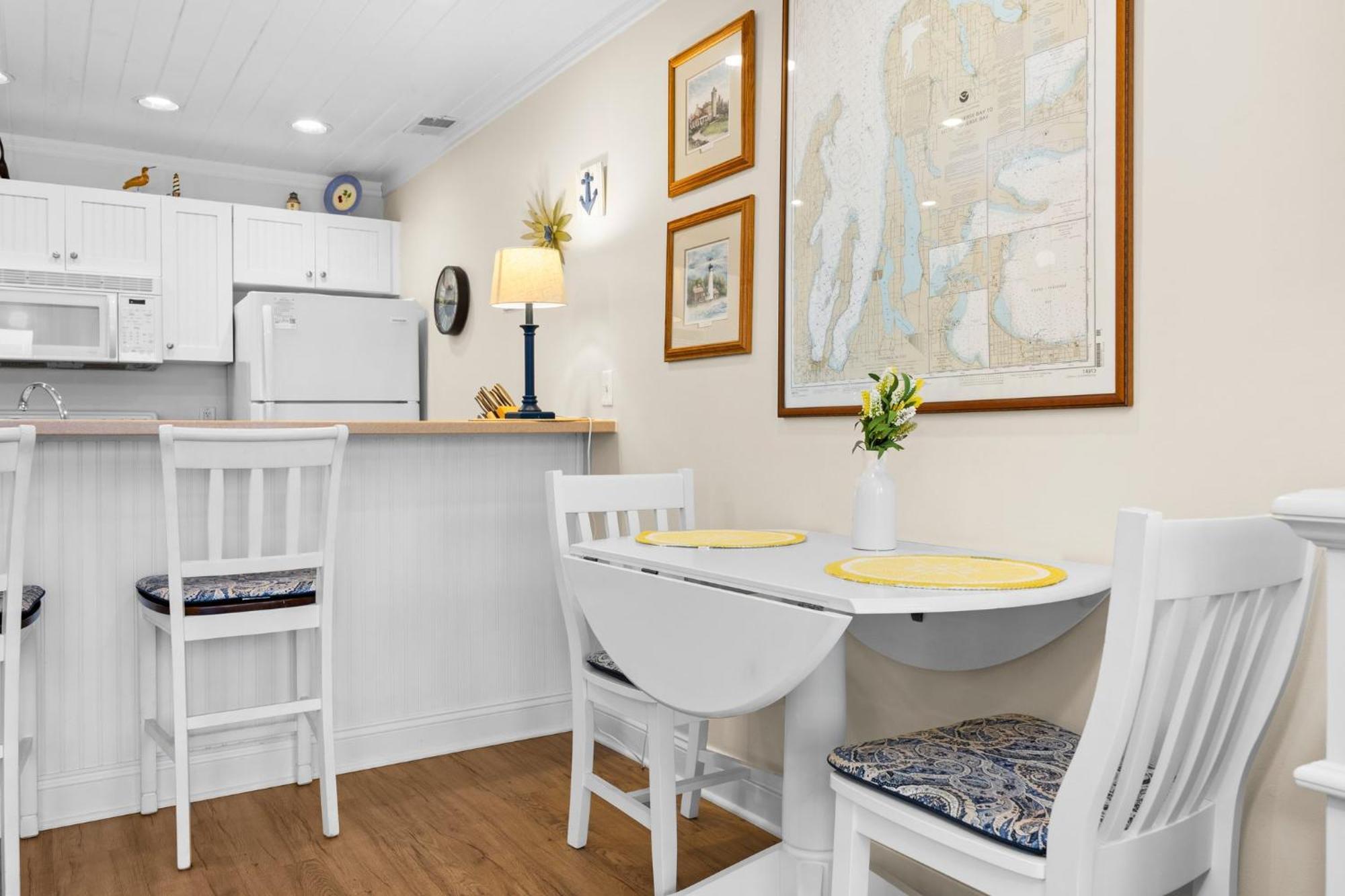 Beachside 102 With Direct Access To The And Pool And Hot Tub * Traverse City