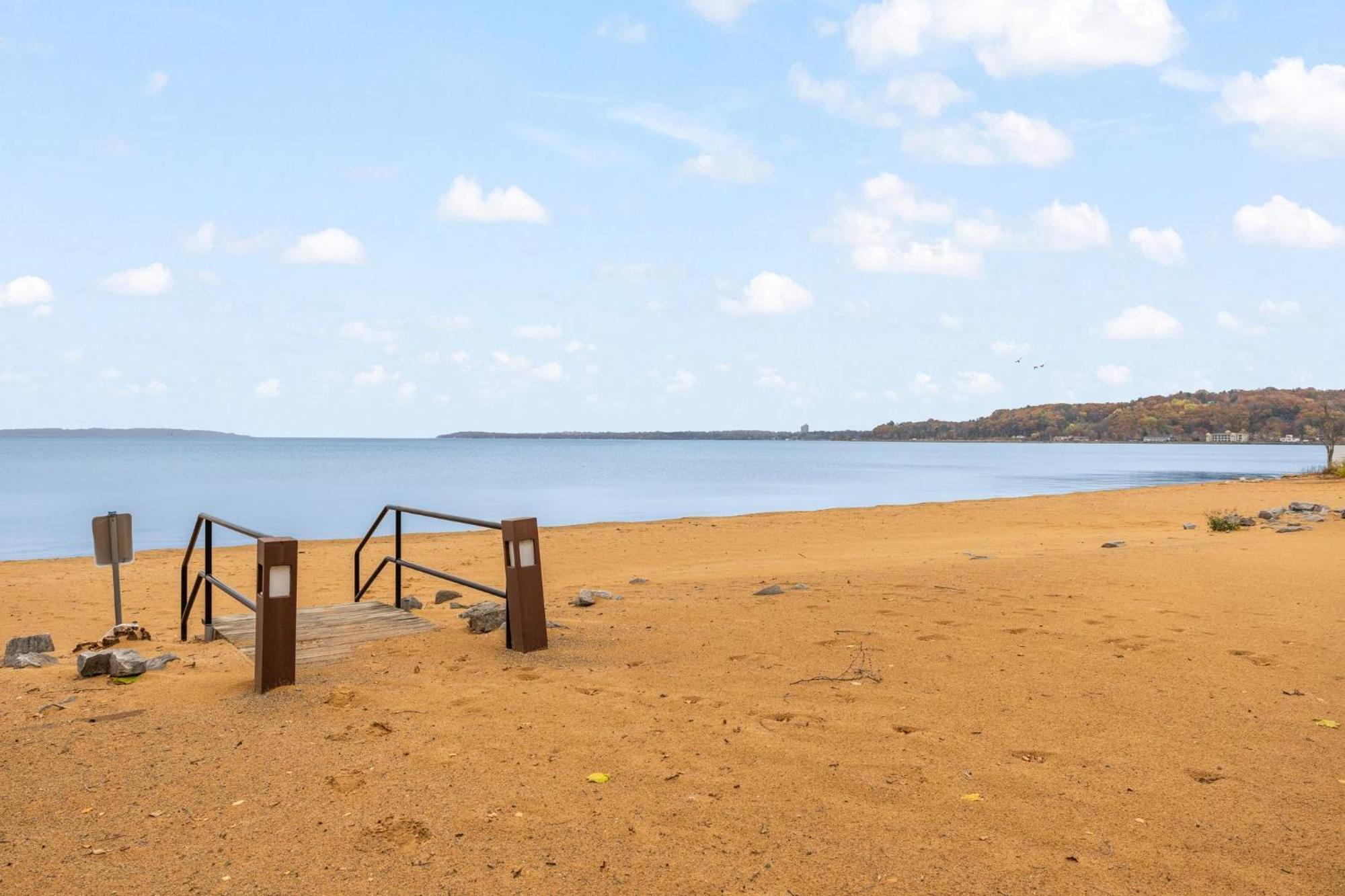 Beachside 102 With Direct Access To The And Pool And Hot Tub Holiday home