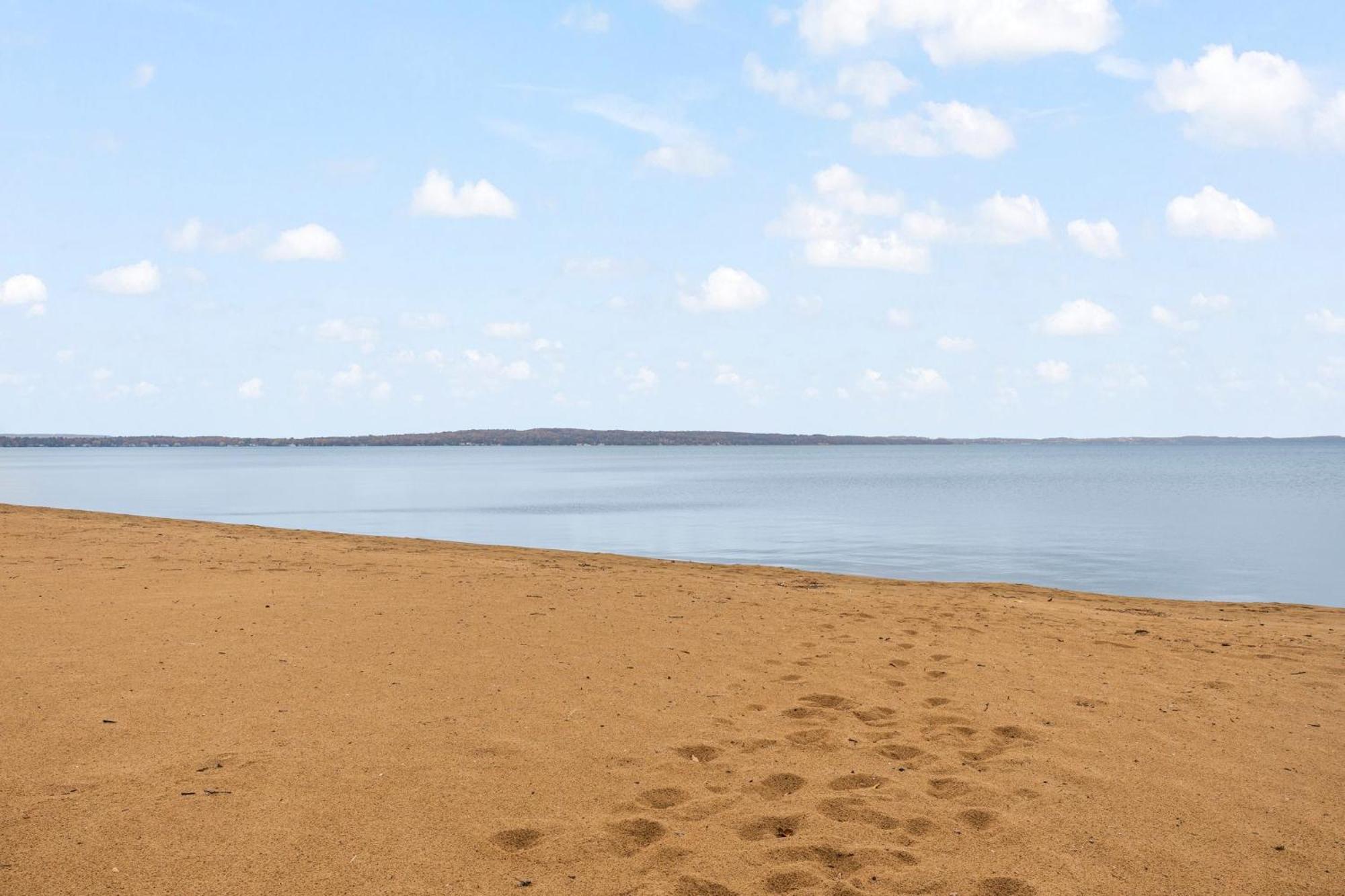 Beachside 102 With Direct Access To The And Pool And Hot Tub Traverse City
