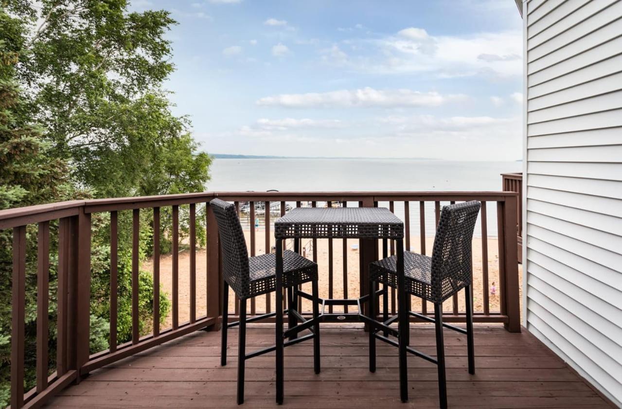 321 With Vaulted Ceilings Pool Hot Tub And Stunning Views From Private Deck * Traverse City