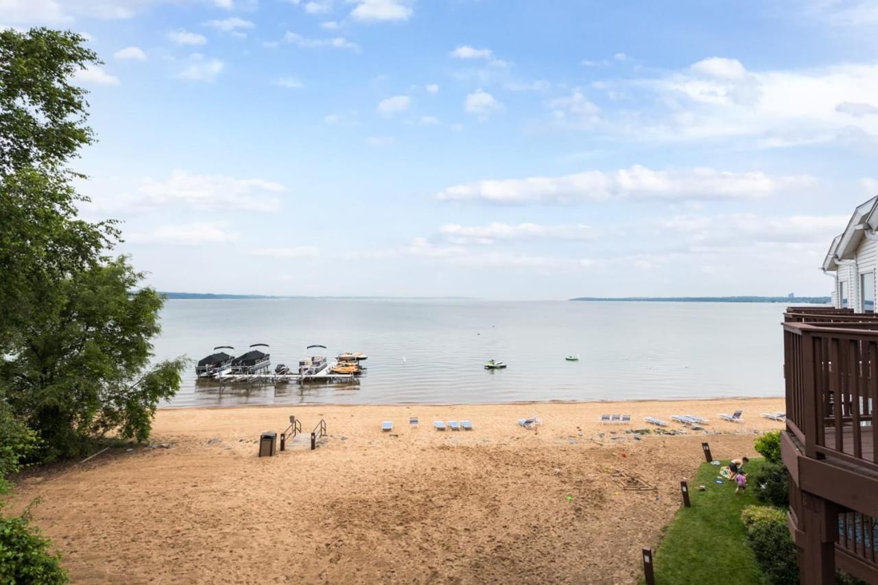 321 With Vaulted Ceilings Pool Hot Tub And Stunning Views From Private Deck Holiday home Traverse City