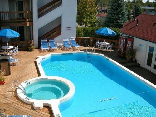 Beachside 216 With Pool Hot Tub And Private Deck Overlooking East Bay Holiday home Traverse City