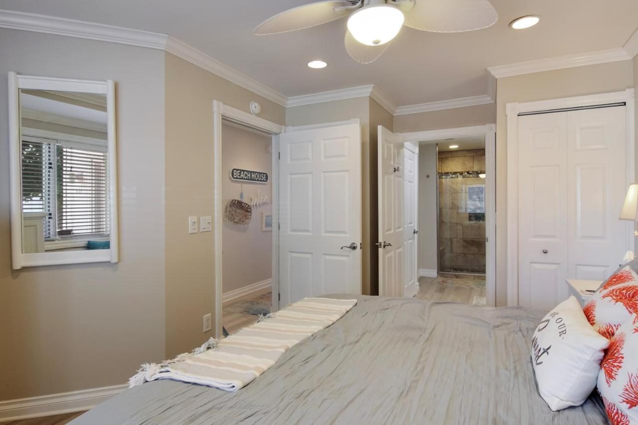 Holiday home Beachside 109 With Direct Access Pool And Hot Tub Traverse City