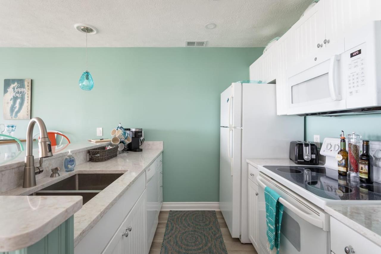 Beachside 109 With Direct Access Pool And Hot Tub Holiday home Traverse City