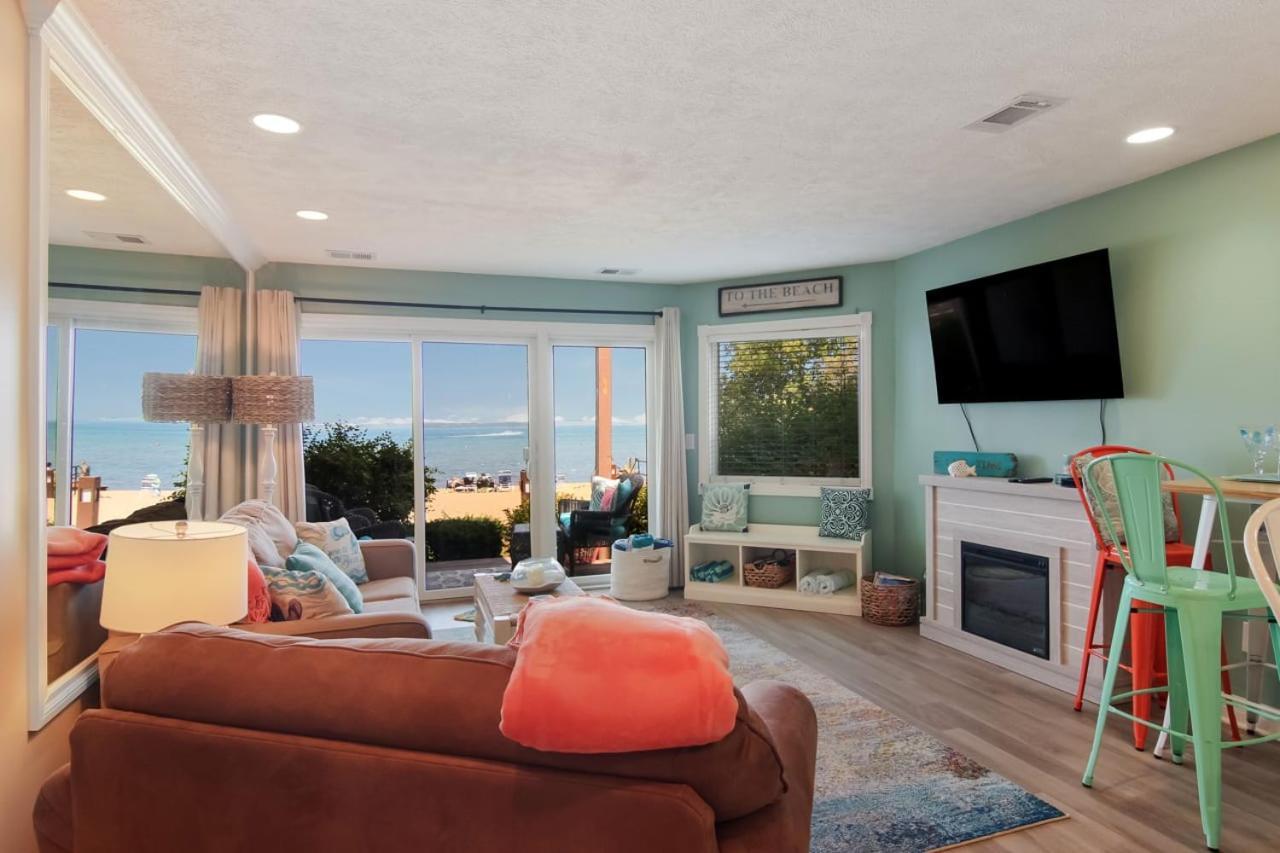 Beachside 109 With Direct Access Pool And Hot Tub Traverse City