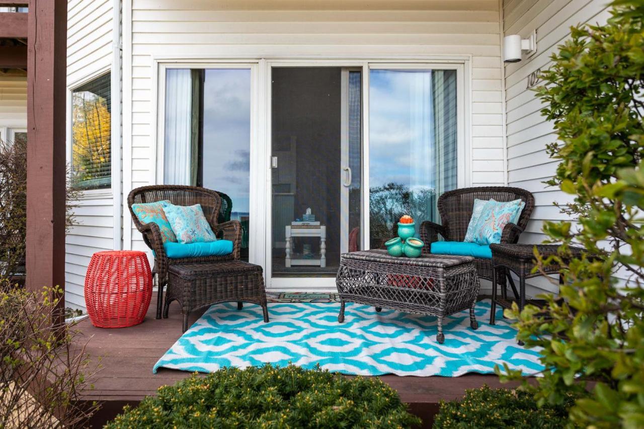 Beachside 109 With Direct Access Pool And Hot Tub Traverse City
