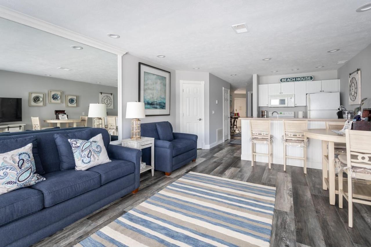 Beachside 213 With Pool Hot Tub And Private Deck Overlooking East Bay * Traverse City