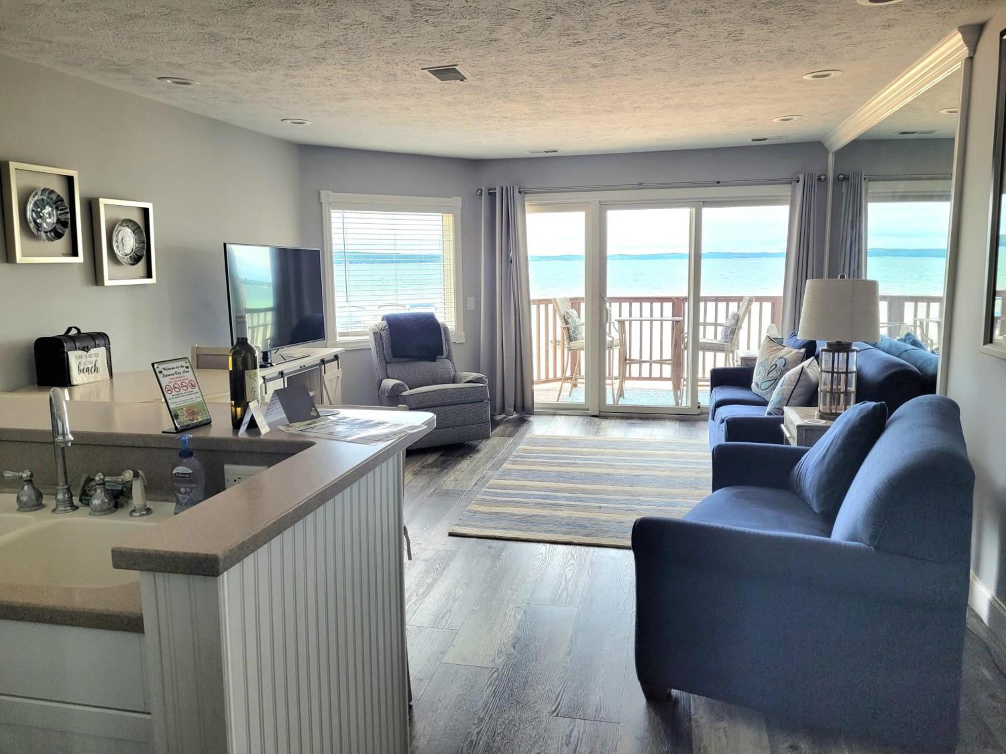 Beachside 213 With Pool Hot Tub And Private Deck Overlooking East Bay * Traverse City