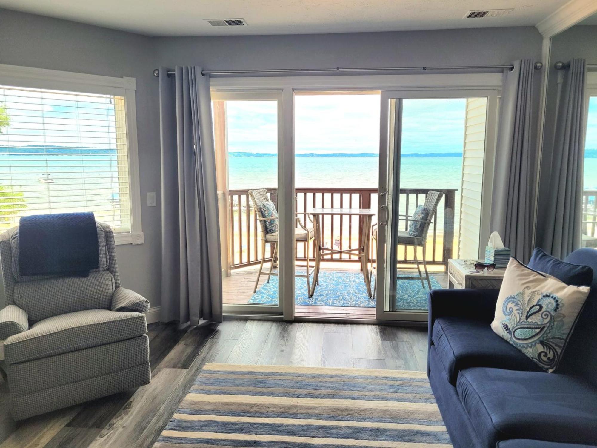 Beachside 213 With Pool Hot Tub And Private Deck Overlooking East Bay