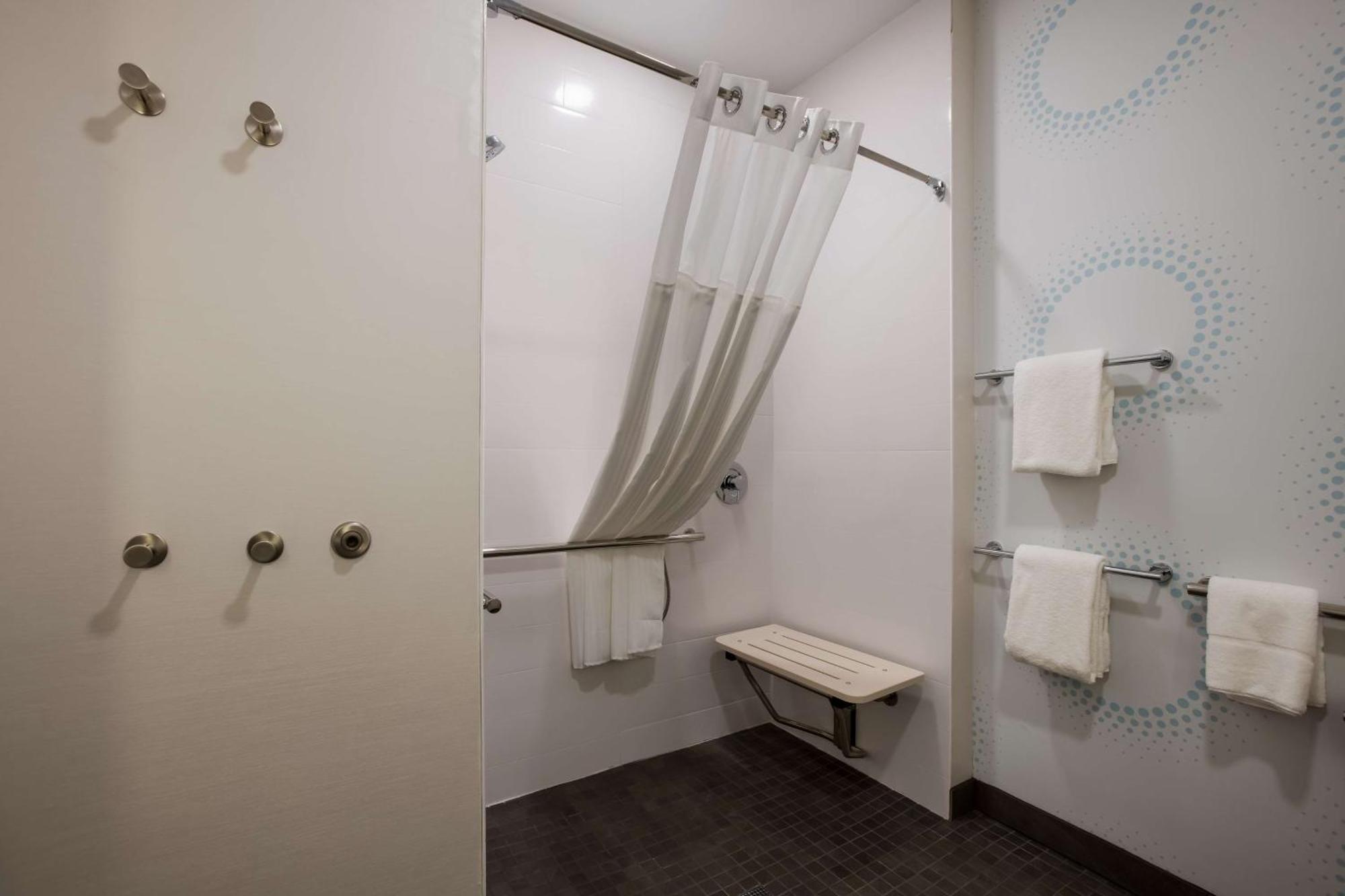 Tru By Hilton Traverse 3*